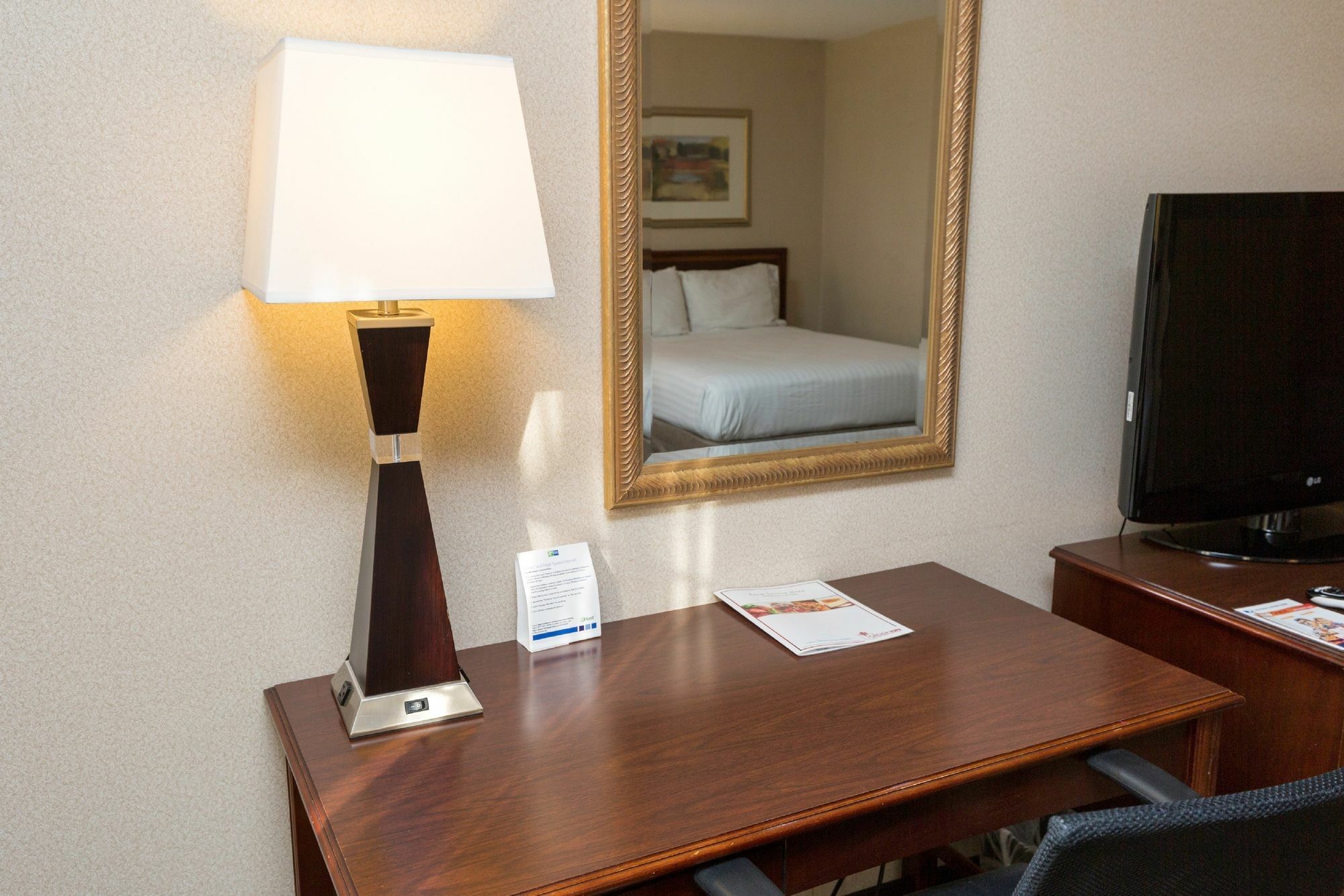 Holiday Inn Express Des Moines-At Drake University, An Ihg Hotel Екстер'єр фото