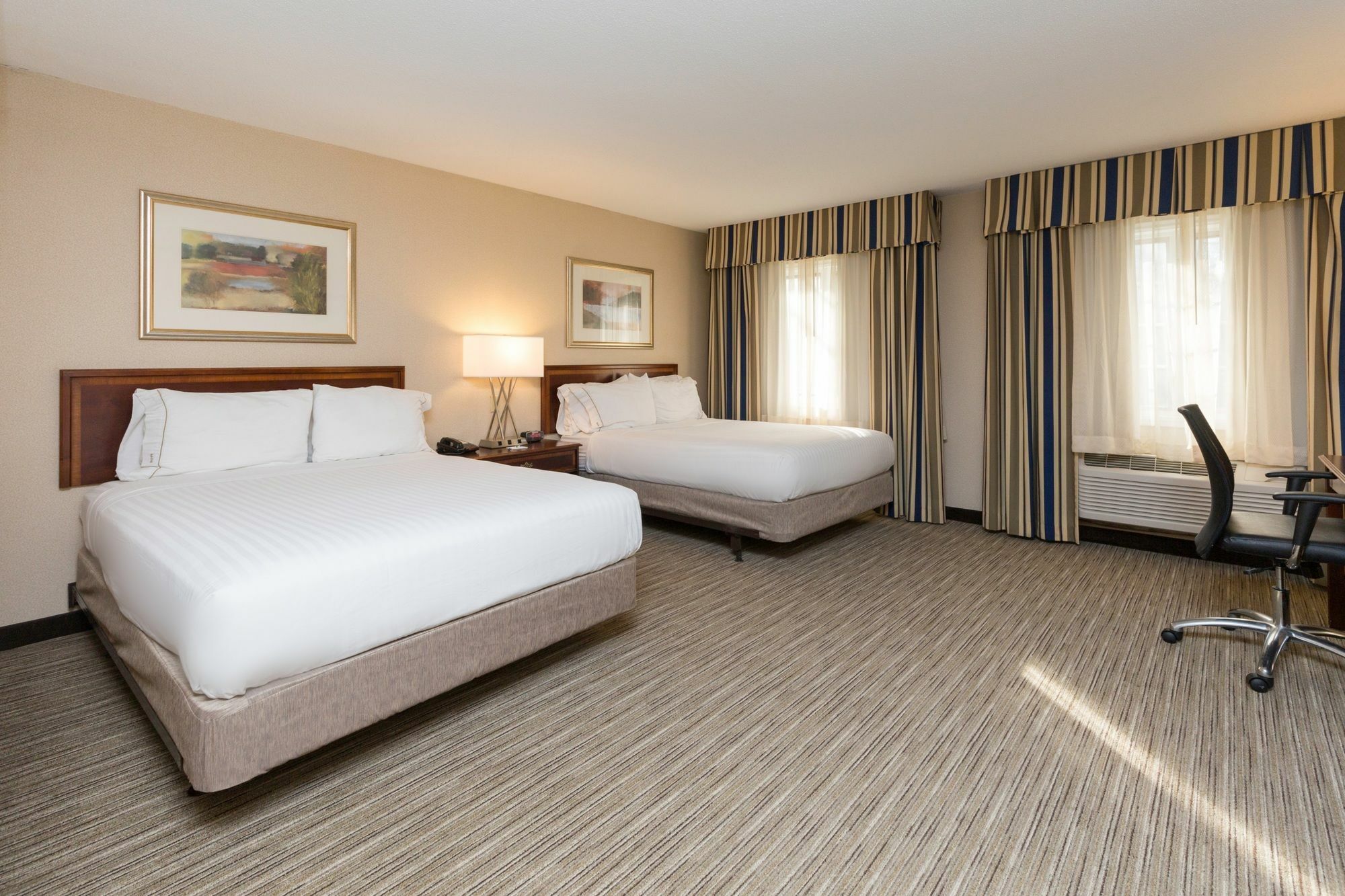 Holiday Inn Express Des Moines-At Drake University, An Ihg Hotel Екстер'єр фото