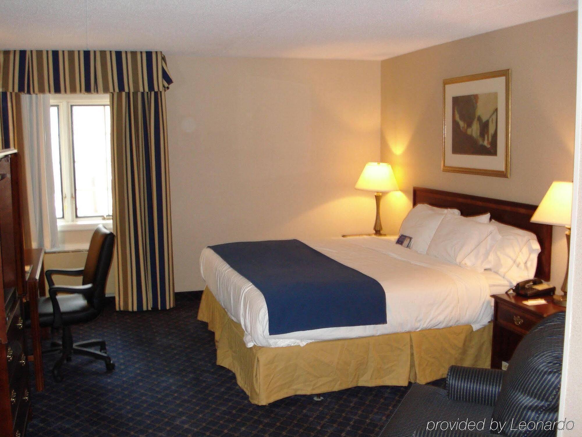Holiday Inn Express Des Moines-At Drake University, An Ihg Hotel Екстер'єр фото